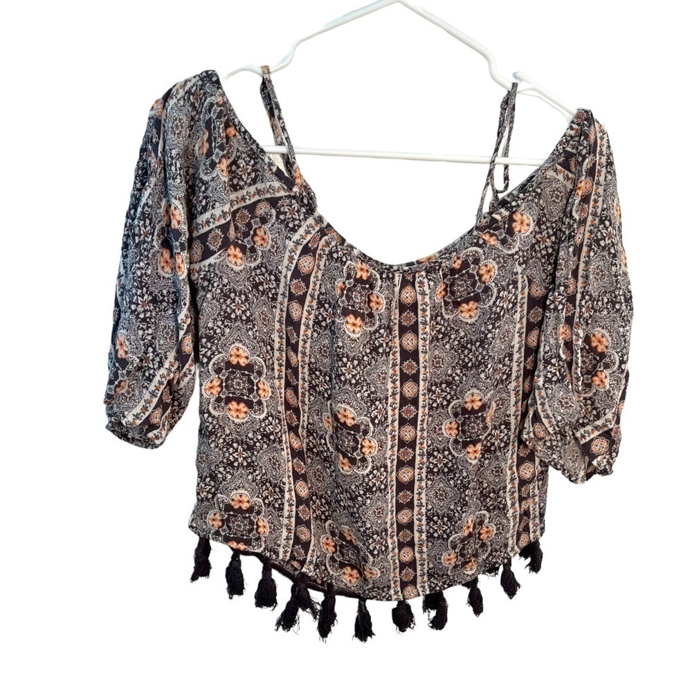 American Eagle Women's Sz XS Cold Shoulder Top Gray White Peach Geometric Fringe